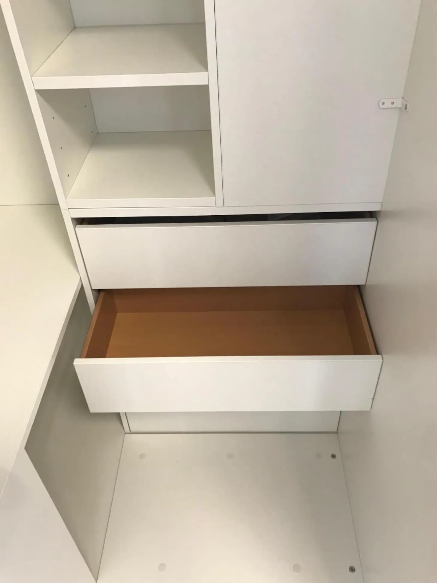 Begehbarer Eck-Kleiderschrank Modell ROOM X Reinweiß Kunststoff Melaminharzoberfläche Inklusive Beleuchtung