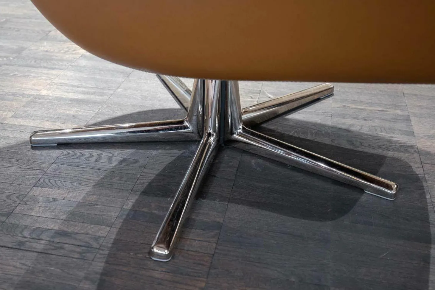 Beistellsessel Sveva Stoff Eldorado 1559 Olivgrün Außen Braun Gestell Champagner