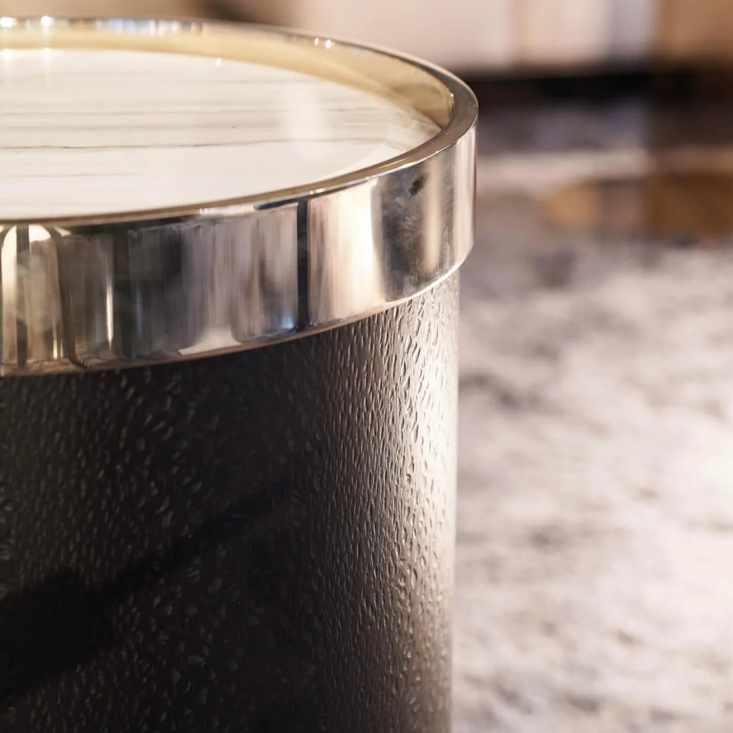 Beistelltisch Bailly Platte Aus Zebrino Marmor Oberseite Hellgold Umrandet