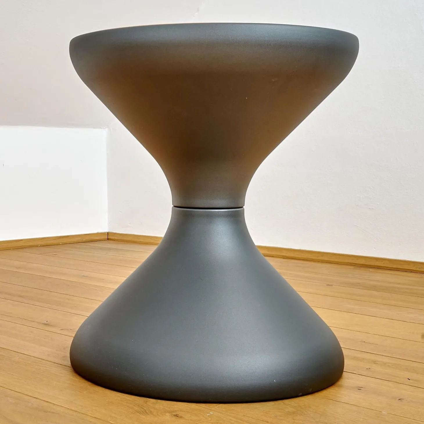 Beistelltisch Bells Teakplatte Gestell Aluminium Meteor Schwarz Pulverbeschichtet Mit Ice Bucket