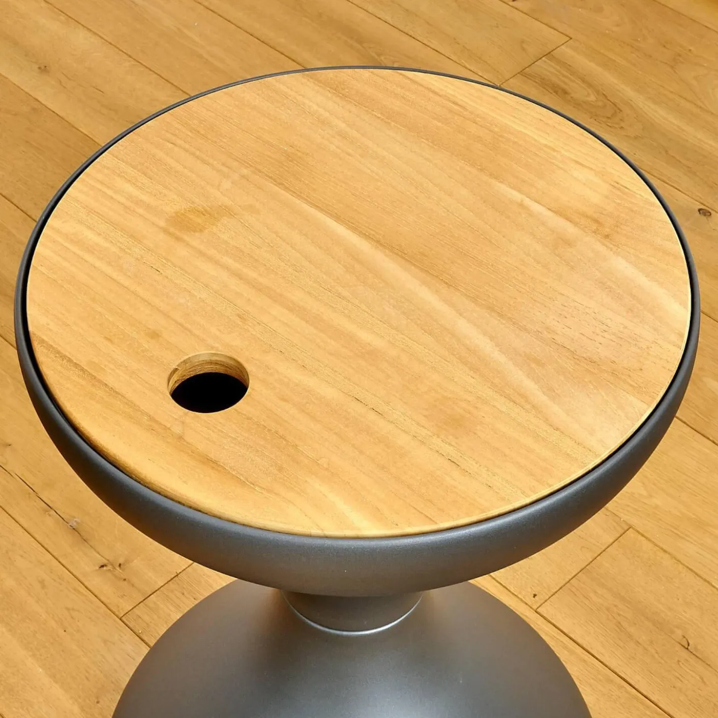 Beistelltisch Bells Teakplatte Gestell Aluminium Meteor Schwarz Pulverbeschichtet Mit Ice Bucket