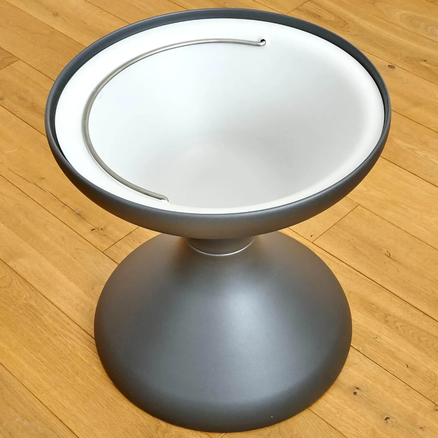 Beistelltisch Bells Teakplatte Gestell Aluminium Meteor Schwarz Pulverbeschichtet Mit Ice Bucket