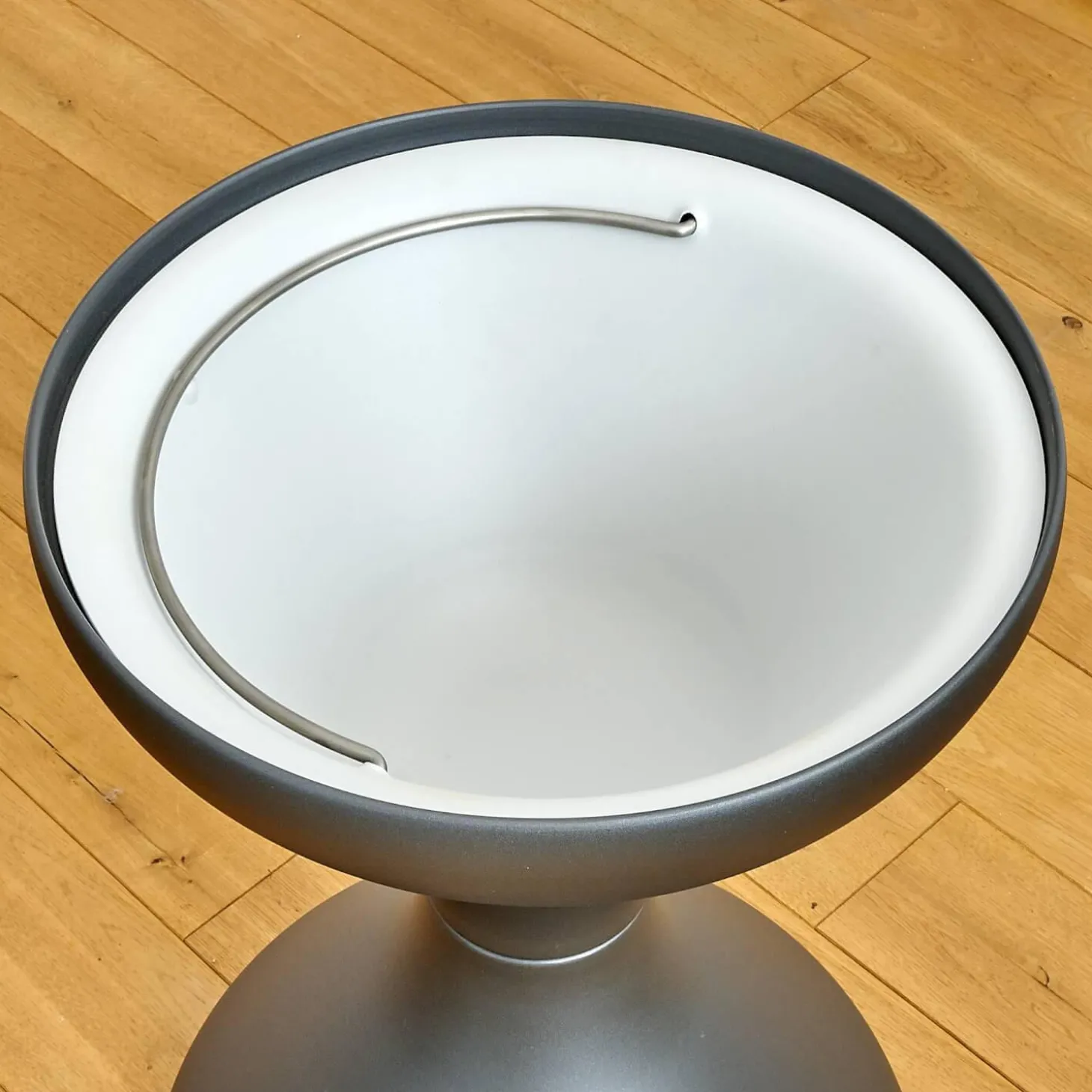 Beistelltisch Bells Teakplatte Gestell Aluminium Meteor Schwarz Pulverbeschichtet Mit Ice Bucket