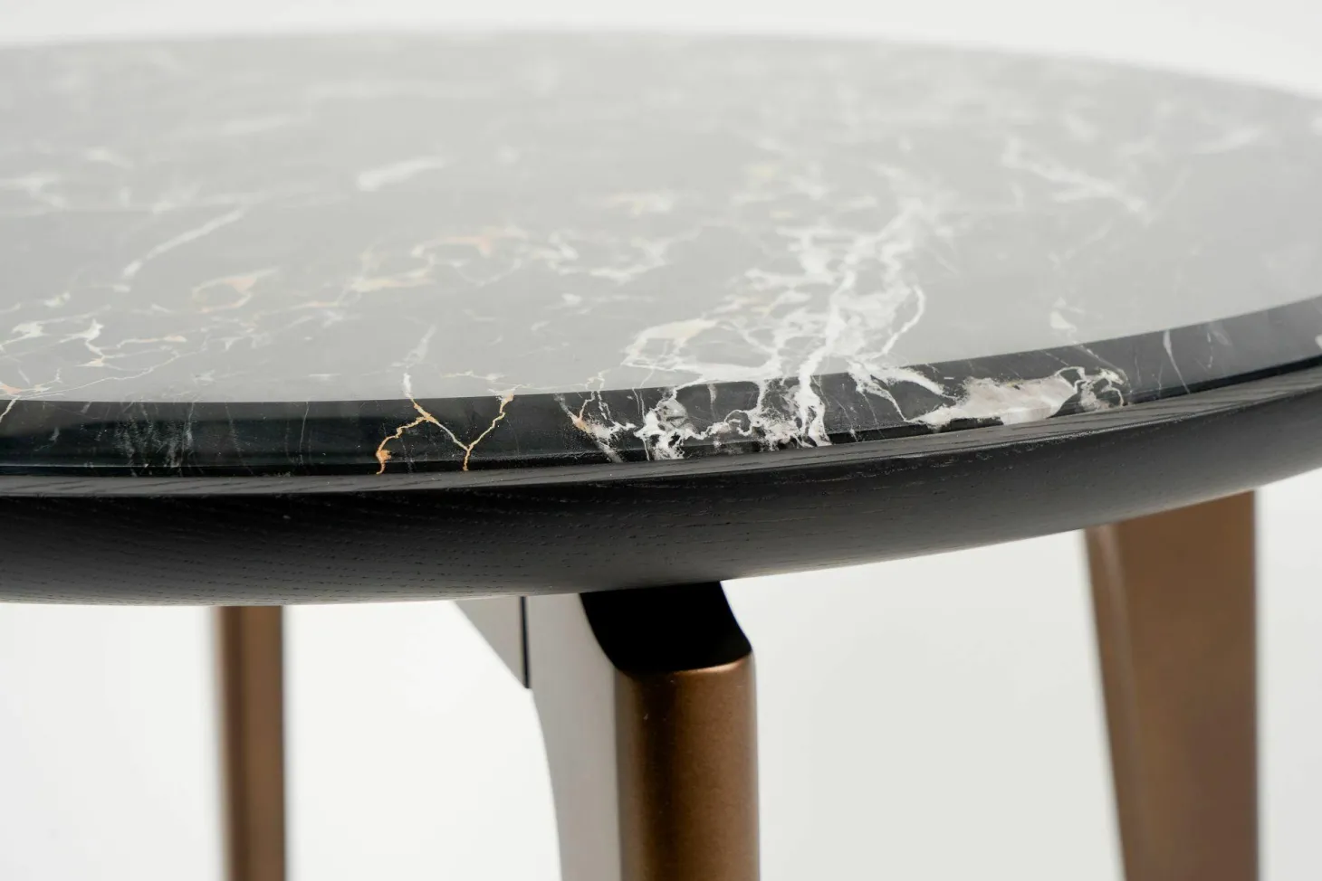 Beistelltisch Blend 56686 Rund Marmorplatte Portoro Basis Bronzefarben Rund