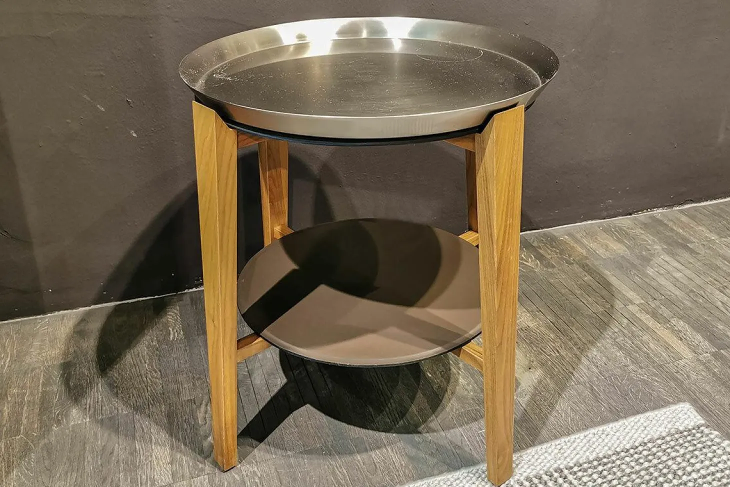 Beistelltisch Cabare Material Nussbaum Canaletto Tablett Metall Satiniert