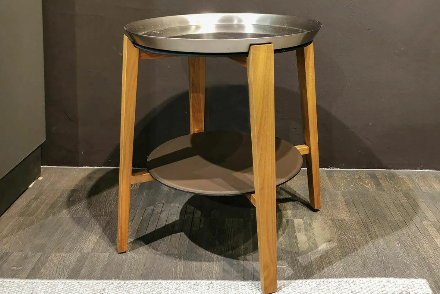 Beistelltisch Cabare Material Nussbaum Canaletto Tablett Metall Satiniert