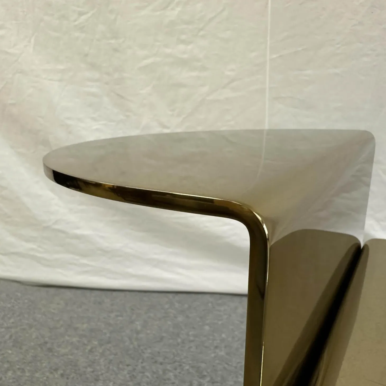 Beistelltisch Flirt Gestell Rostfreier Glänzender Stahl Gold 2 Gebogene Metallplatten