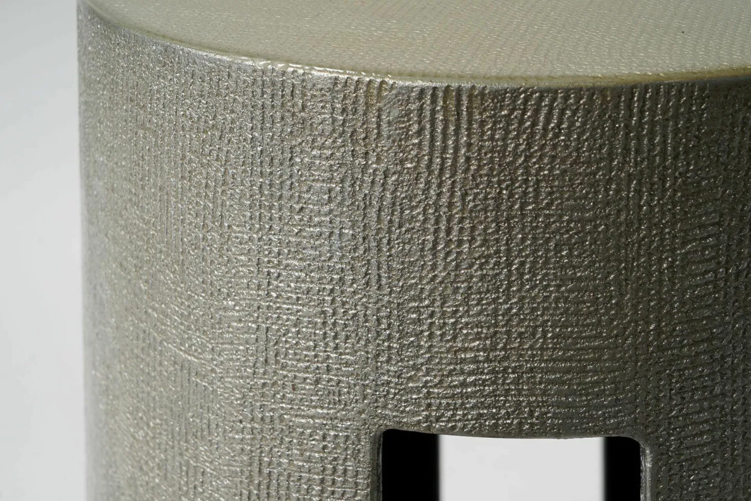 Beistelltisch Gong 35 Harz RS Farbe Jute Cat. Resina