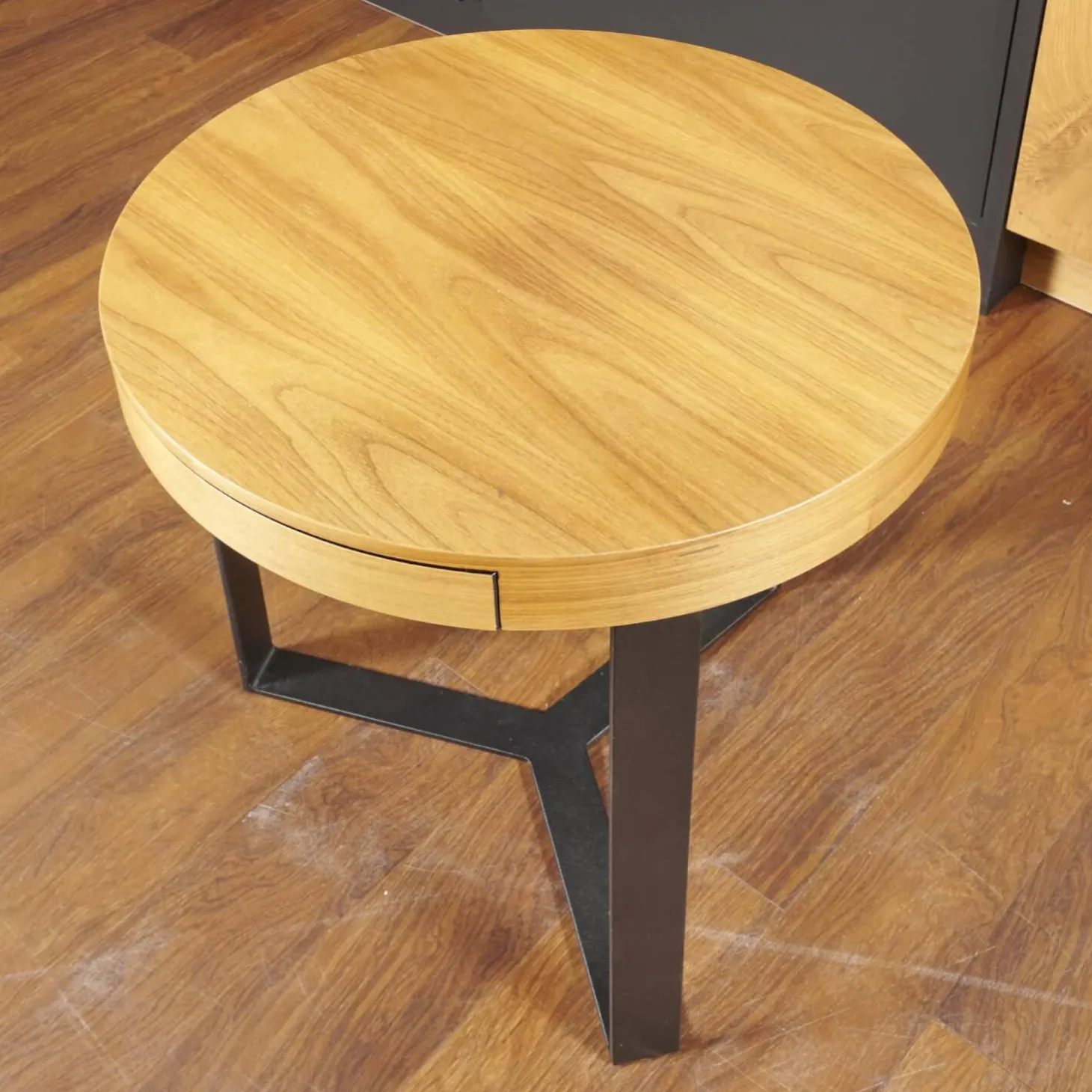 Beistelltisch Harry Walnuss Teilmassiv Furniert Gestell Eisen Schwarz Pulverbeschichtet