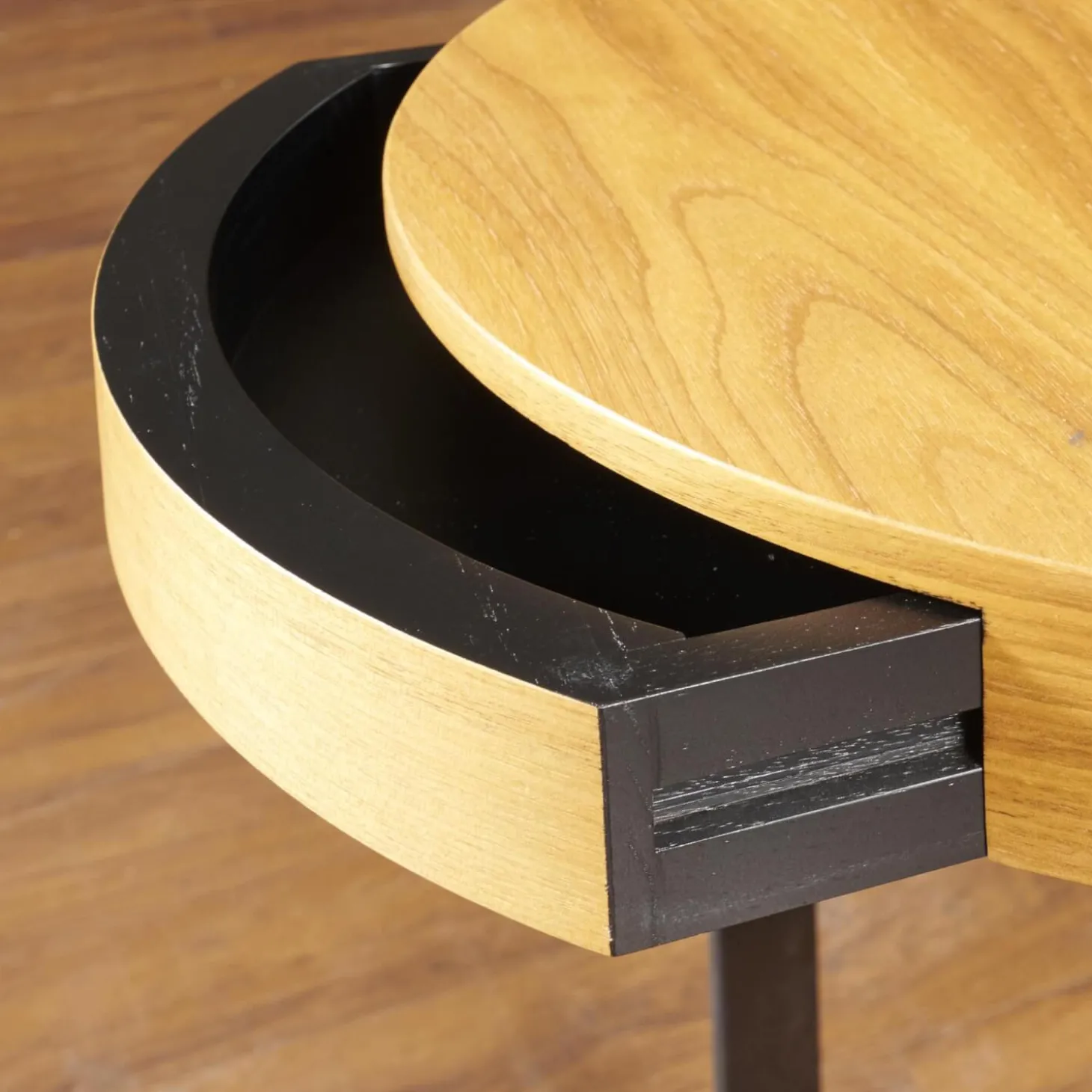 Beistelltisch Harry Walnuss Teilmassiv Furniert Gestell Eisen Schwarz Pulverbeschichtet