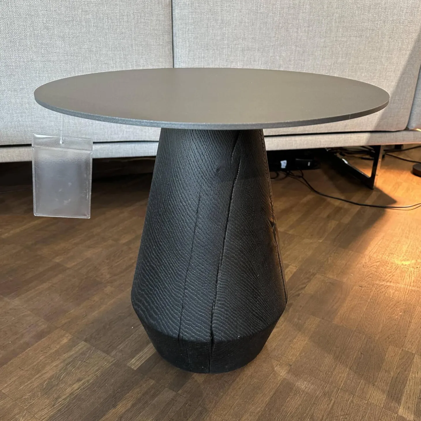 Beistelltisch Ivy Platte Stahlblech Dunkelgrau Strukturiert Massivholzkegel Brandeiche Schwarz Geölt