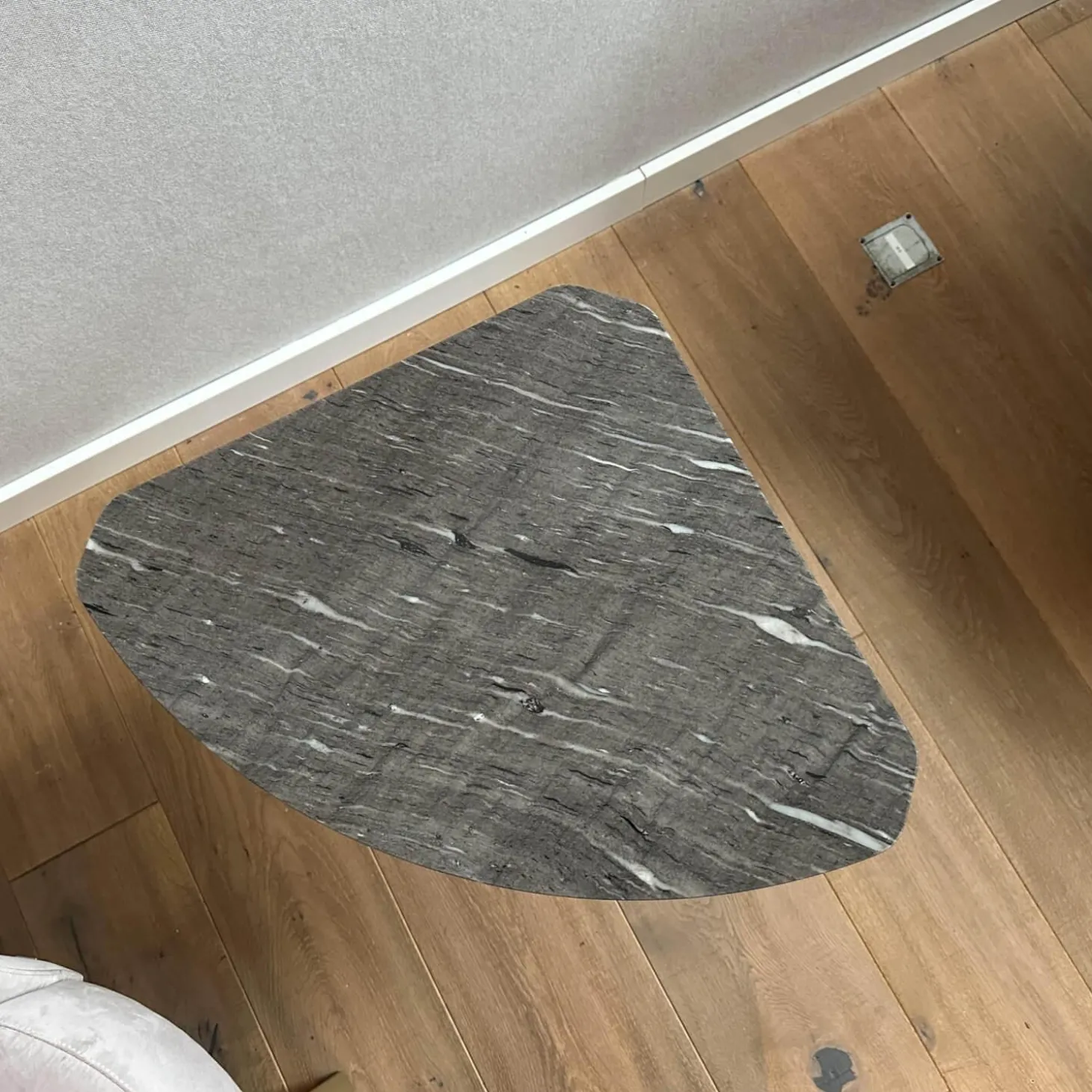 Beistelltisch Joy BW T 110 100 Platte Granit Grau Gestell Messingfarbig Matt