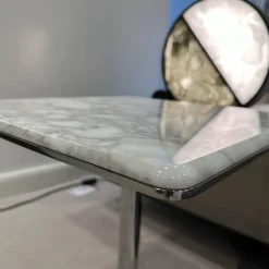 Beistelltisch Kyle Platte Marmor Calacatta Weiß Grau Gestell Metall Glänzend Chrom