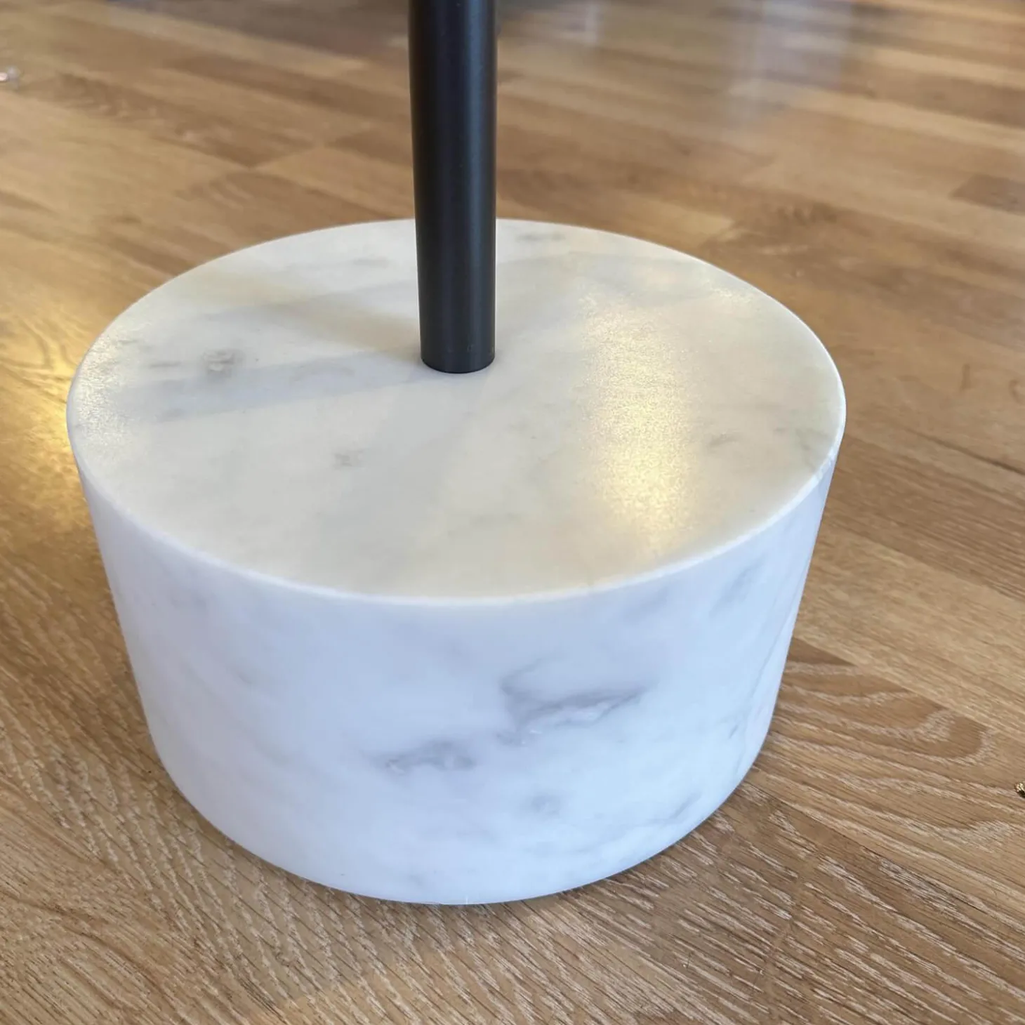 Beistelltisch Marmor Carrara Weiß Stahlgestell Anthrazit