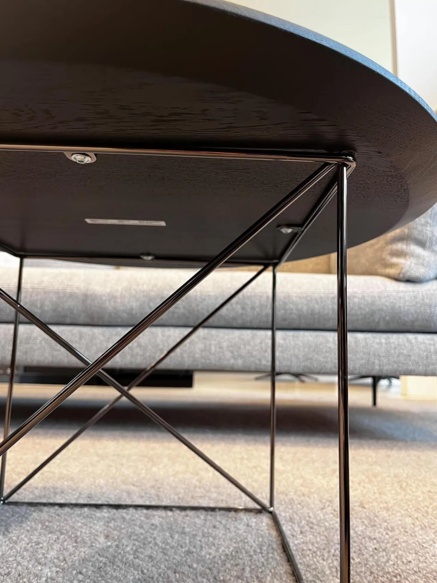 Beistelltisch Pilotis T 7706 Tischplatte Eiche Massiv Dunkel Lackiert Schwarz Gestell Metall Schwarzchrom