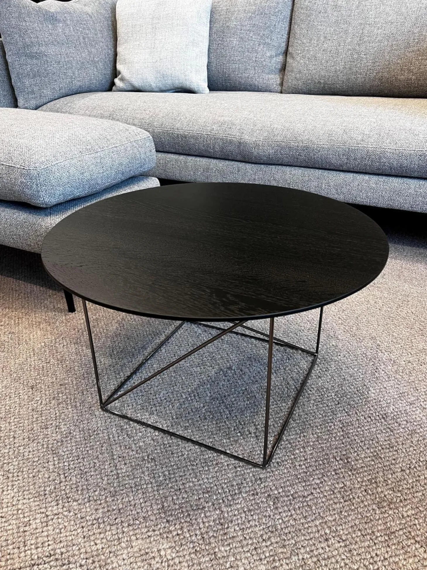 Beistelltisch Pilotis T 7706 Tischplatte Eiche Massiv Dunkel Lackiert Schwarz Gestell Metall Schwarzchrom