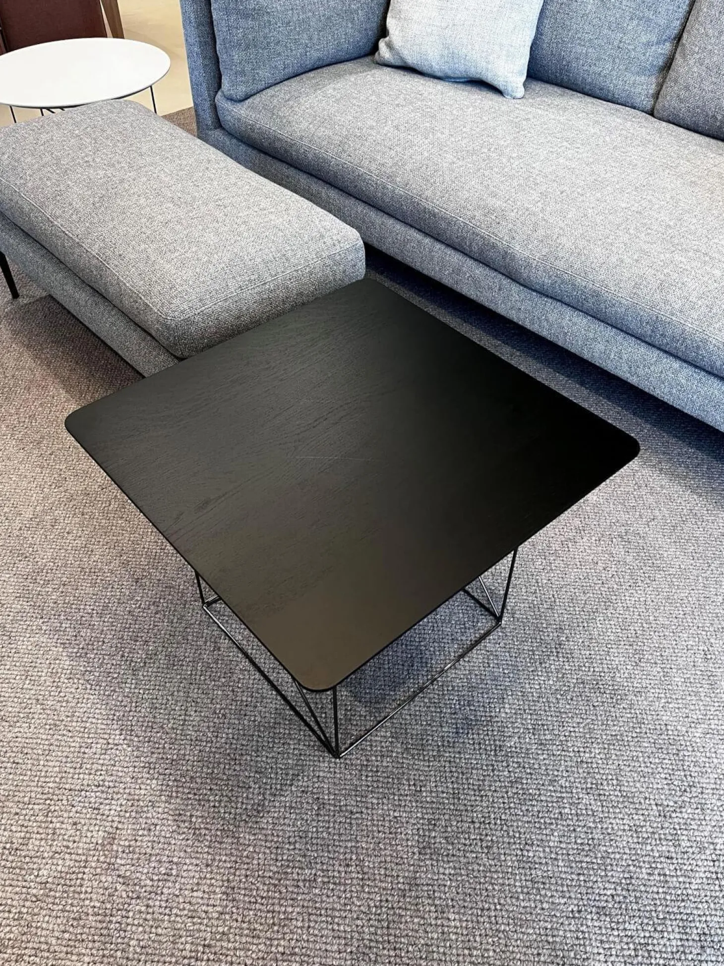 Beistelltisch Pilotis T 7760 Tischplatte Massivholz Eiche Schwarz Dunkel Lackiert Metallgestell Schwarzchrom