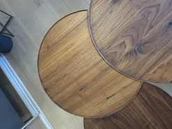 Beistelltisch Set Sichel Platten Nussbaum Astig Natur Geölt Gestell Rundstahl Schwarz Pulverbeschichtet