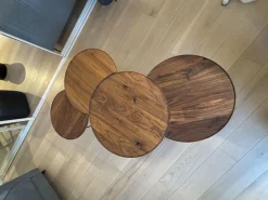 Beistelltisch Set Sichel Platten Nussbaum Astig Natur Geölt Gestell Rundstahl Schwarz Pulverbeschichtet