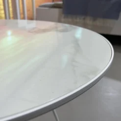 Beistelltisch Steely Mit Rand Keramikplatte Marimi Calacatt Gestell Strukturlack Kristallweiß