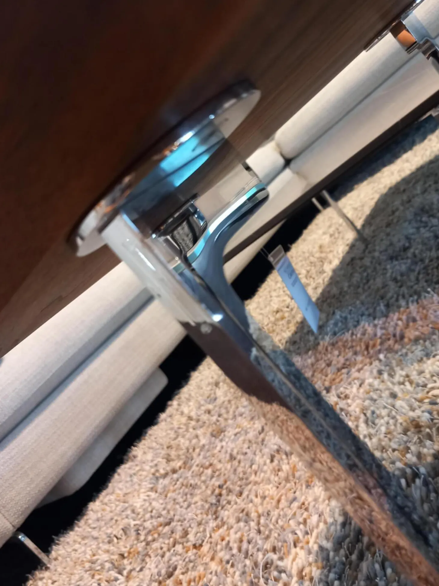 Beistelltisch Sting T3850 Tischplatte Nussbaum Massiv Natur Geölt Gestell Verchromt Mit Syno Gleitern