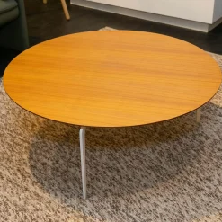 Beistelltisch T2 Rund Platte Nussbaum Matt Lackiert Füße Metall Weiß Lackiert