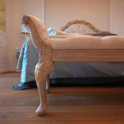 Bett 1996 Finish Ceruse Und Gold Stoff Monte Bianco Silber Weiß Gestell Massivholz Mit Fußbank Und 2 Nachtkommoden Ohne Matratze