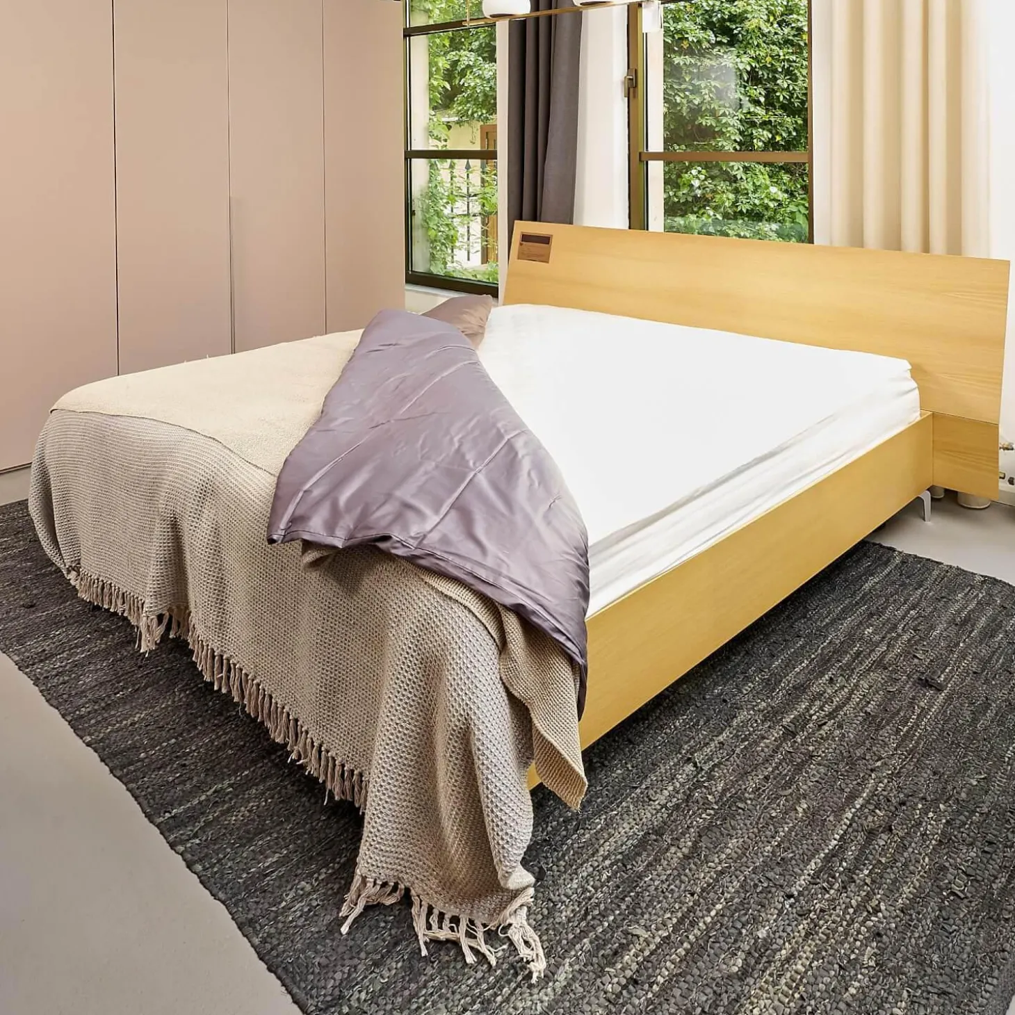 Bett B3 Eiche Furniert Hell Füße Verchromt Inklusive 2 Matratzen Und Lattenroste