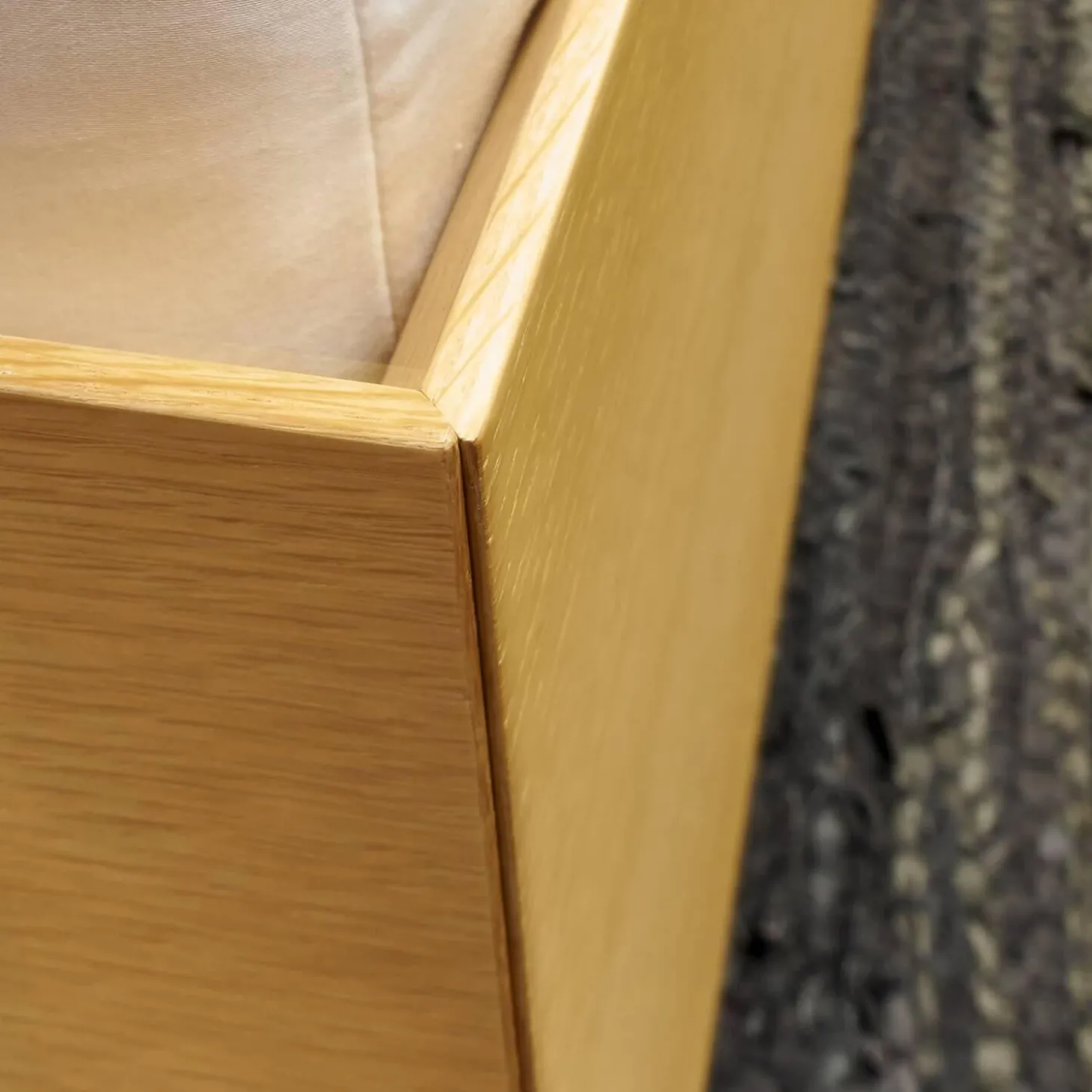 Bett B3 Eiche Furniert Hell Füße Verchromt Inklusive 2 Matratzen Und Lattenroste