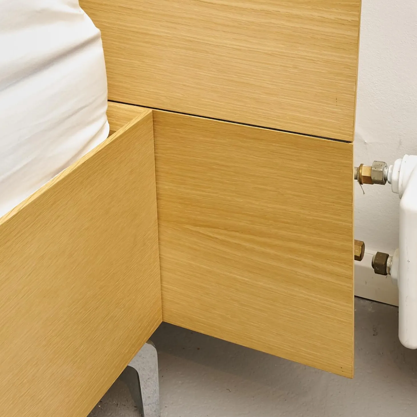 Bett B3 Eiche Furniert Hell Füße Verchromt Inklusive 2 Matratzen Und Lattenroste