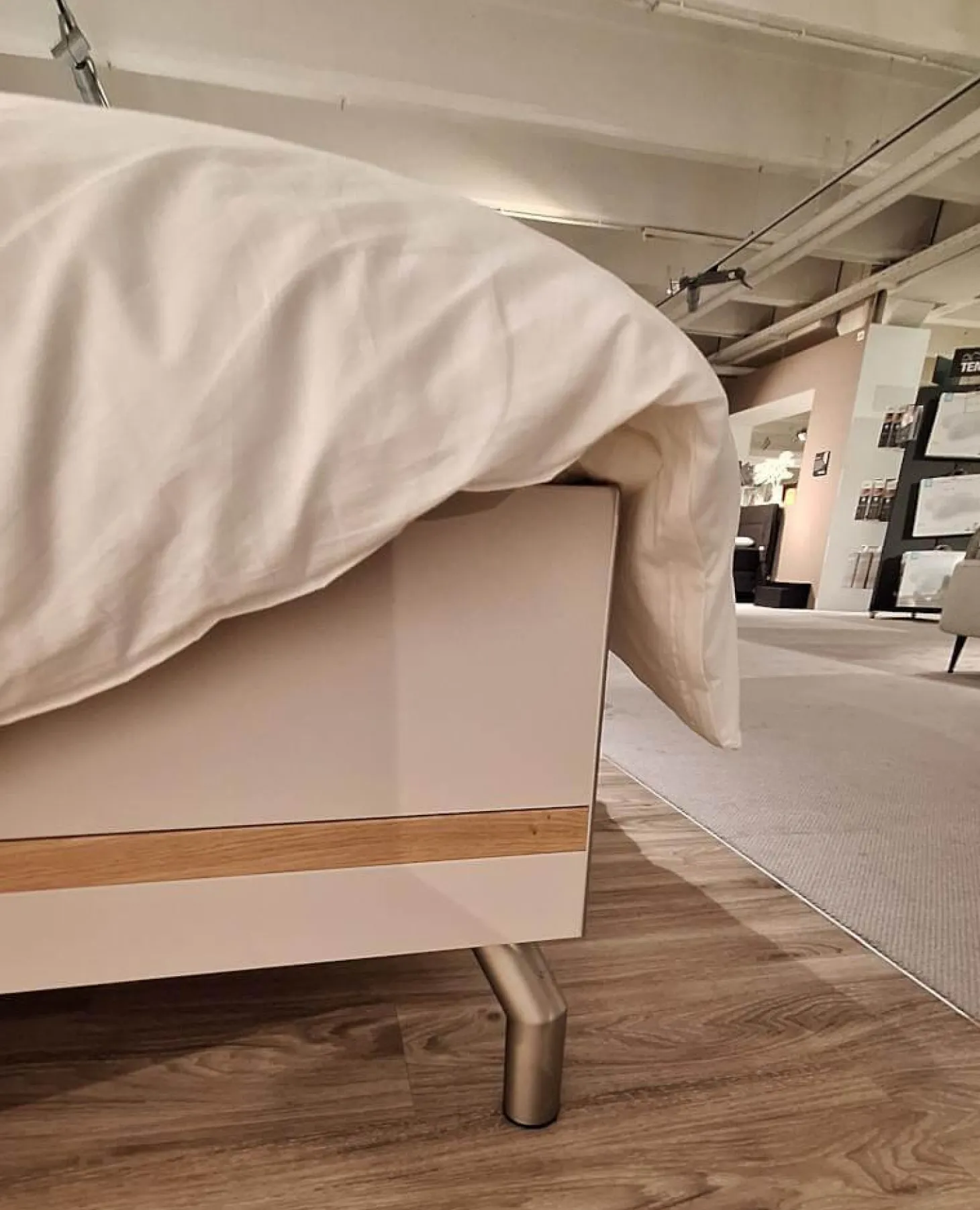 Bett Concept me Artisan Eiche Nachbildung mit 2 Nachtischen ohne Lattenrost ohne Matratzen