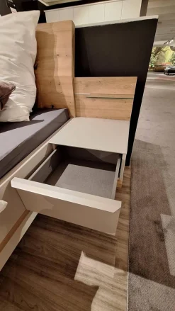 Bett Concept me Artisan Eiche Nachbildung mit 2 Nachtischen ohne Lattenrost ohne Matratzen