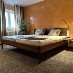 Bett Light Nussbaum Kopfhaupt ohne Matratzen ohne Lattenrost mit 2 Konsolen (Selbstabholung)