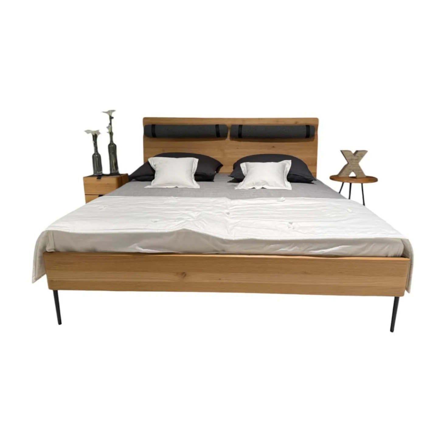 Bett Nesuto Mit Beistelltisch Loup Und Nachtschrank Nesuto Eiche Geölt Und Gewachst Mit Nackenrolle Ohne Matratze Und Lattenrost