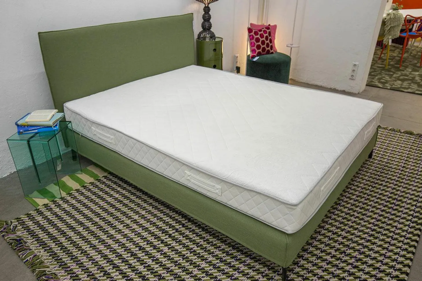 Bett Slim Edition Stoff Casa 88 Turtle Grün Metallfüße Schwarz mit Matratze