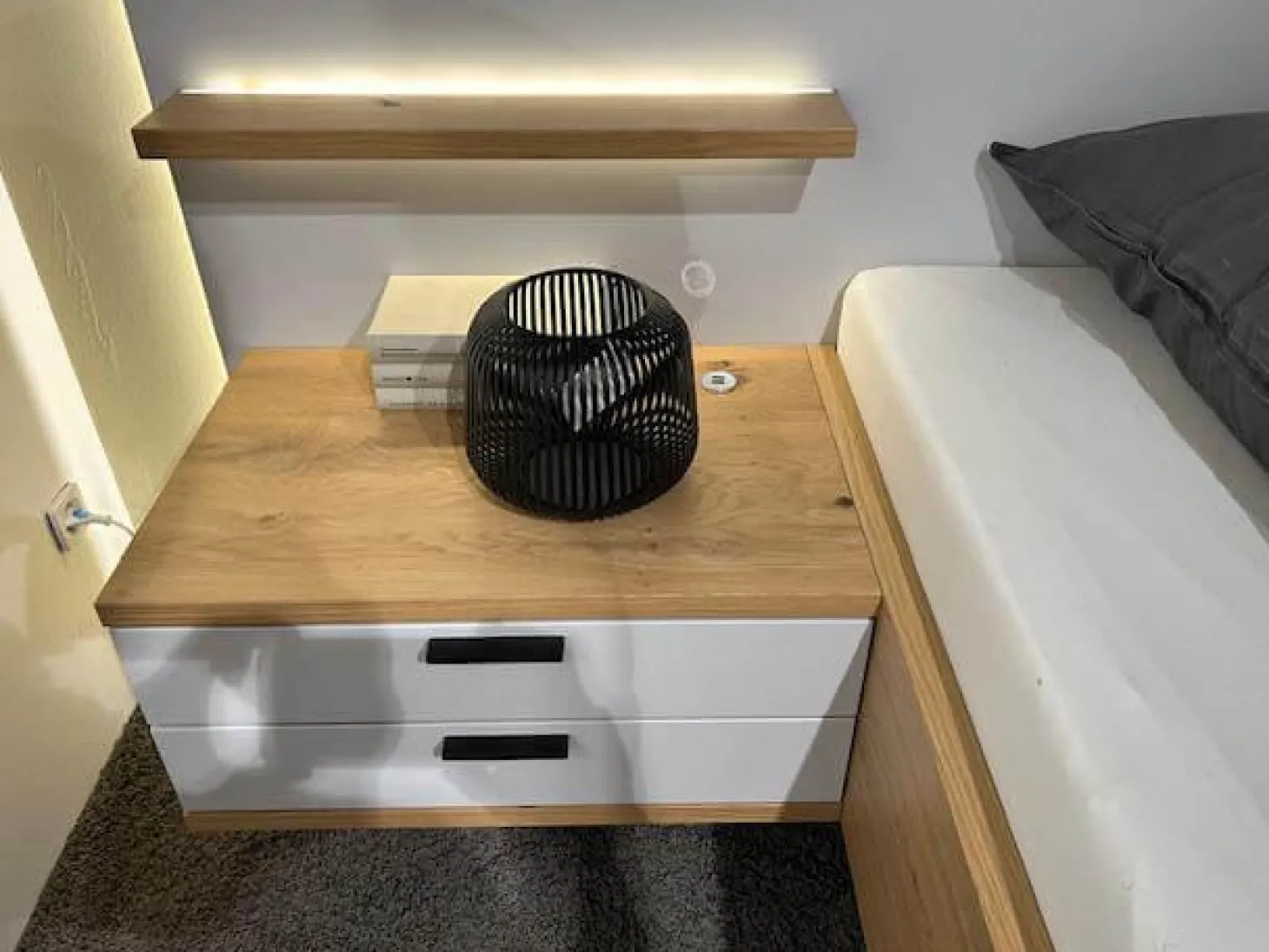 Bett Sonate Korpus Asteiche Furniert Kopfteil Lack Brillantgrau