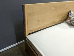 Bett Times Eiche Wild Naturöl mit Holzhaupt ohne Lattenrost und Matratzen