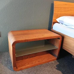 Bettanlage Com:Ci Nussbaum Massiv Inklusive 2 Beistelltische Ohne Matratzen