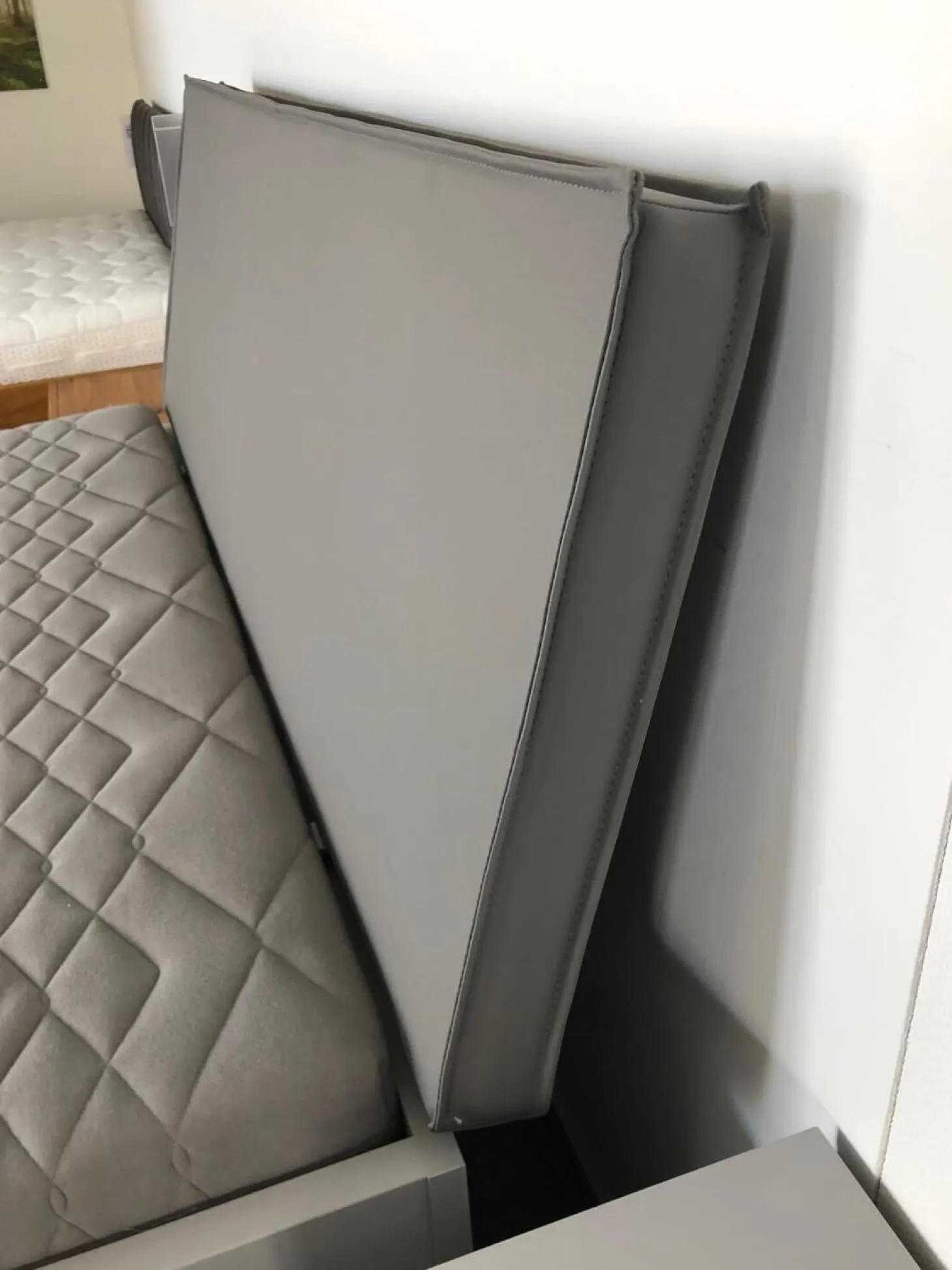 Bettanlage Concept Me 500 S9 Seidengrau ohne Lattenrost ohne Matratze mit Nachttisch Alegro