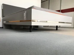 Bettanlage Concept Me 500 S9 Seidengrau ohne Lattenrost ohne Matratze mit Nachttisch Alegro