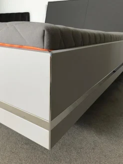 Bettanlage Concept Me 500 S9 Seidengrau ohne Lattenrost ohne Matratze mit Nachttisch Alegro