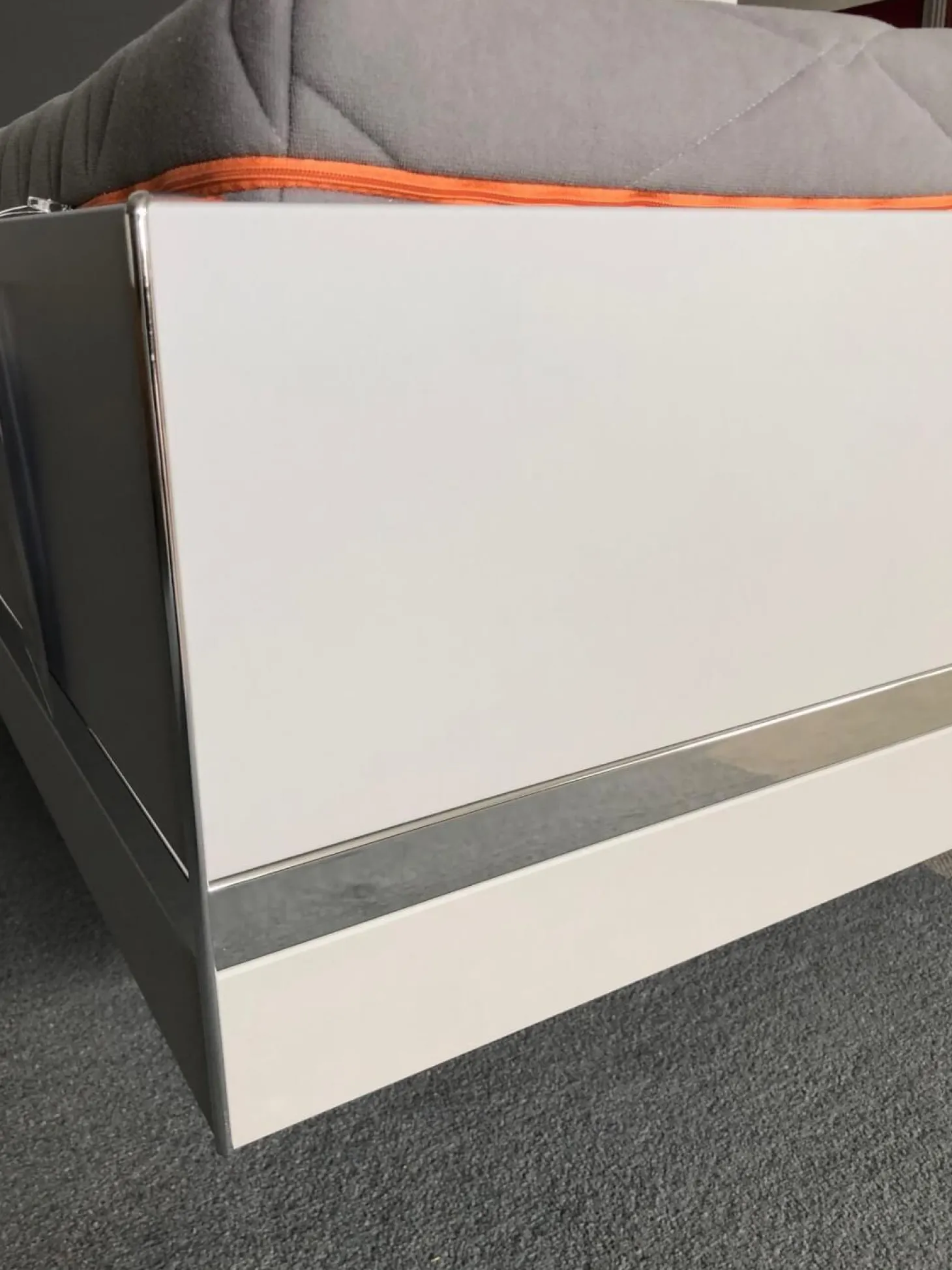 Bettanlage Concept Me 500 S9 Seidengrau ohne Lattenrost ohne Matratze mit Nachttisch Alegro