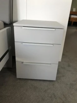 Bettanlage Concept Me 500 S9 Seidengrau ohne Lattenrost ohne Matratze mit Nachttisch Alegro