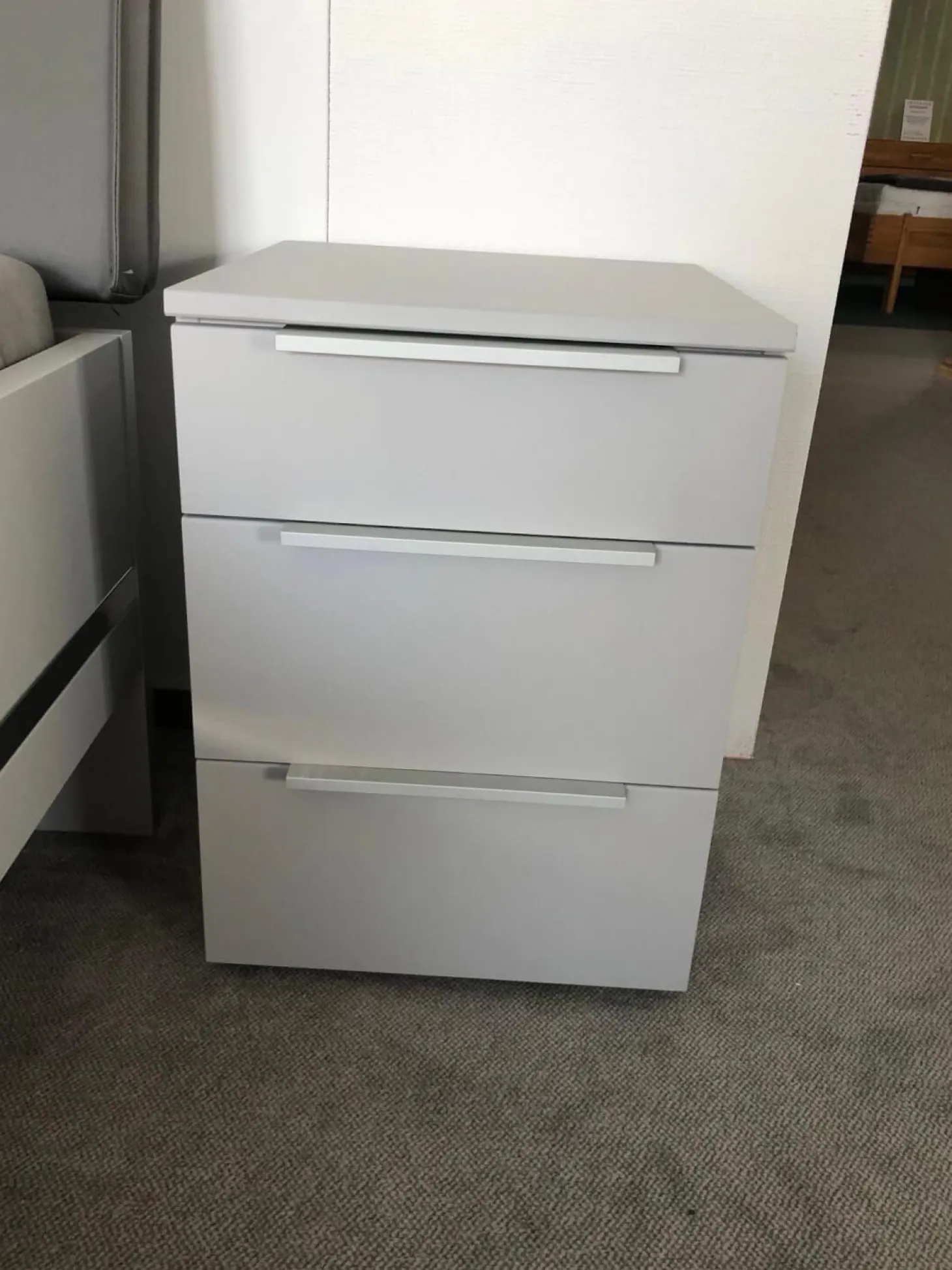 Bettanlage Concept Me 500 S9 Seidengrau ohne Lattenrost ohne Matratze mit Nachttisch Alegro