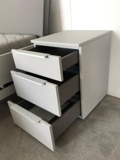 Bettanlage Concept Me 500 S9 Seidengrau ohne Lattenrost ohne Matratze mit Nachttisch Alegro