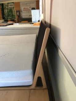 Bettanlage Fawn Ausführung Eiche Massiv Weiß Geölt mit 2 Nachttischen Fina