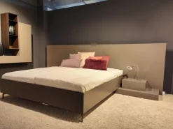 Bettanlange Lack Taupe Beige Braun Ohne Lattenrost Ohne Matratze Sowie Dekoration