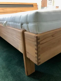 Bettgestell Casa Mio Kernbuche Massiv Natur Geölt Kopfteil Mit Glaseinsatz Havanna Grau Satiniert Füße Verzinkt Inklusive 2 Hängekonsolen ohne Matratzen ohne Lattenrost