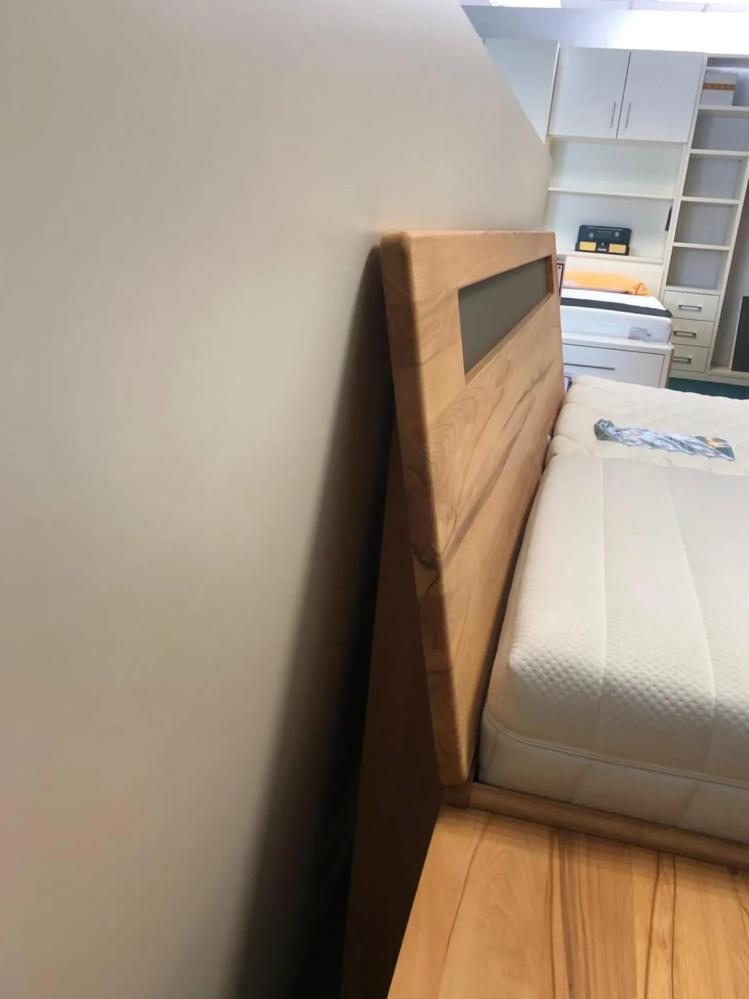 Bettgestell Casa Mio Kernbuche Massiv Natur Geölt Kopfteil Mit Glaseinsatz Havanna Grau Satiniert Füße Verzinkt Inklusive 2 Hängekonsolen ohne Matratzen ohne Lattenrost