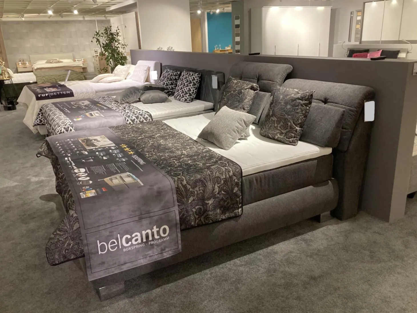 Boxspringbett BX21015 Stoff Brego Anthrazit 321200 Kopfteil 0852KV Mit Funktion Metallfuß M09 10 Chrom Mit Matratze Und Topper